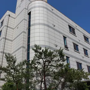 3* Hotel Parkwood Airport
